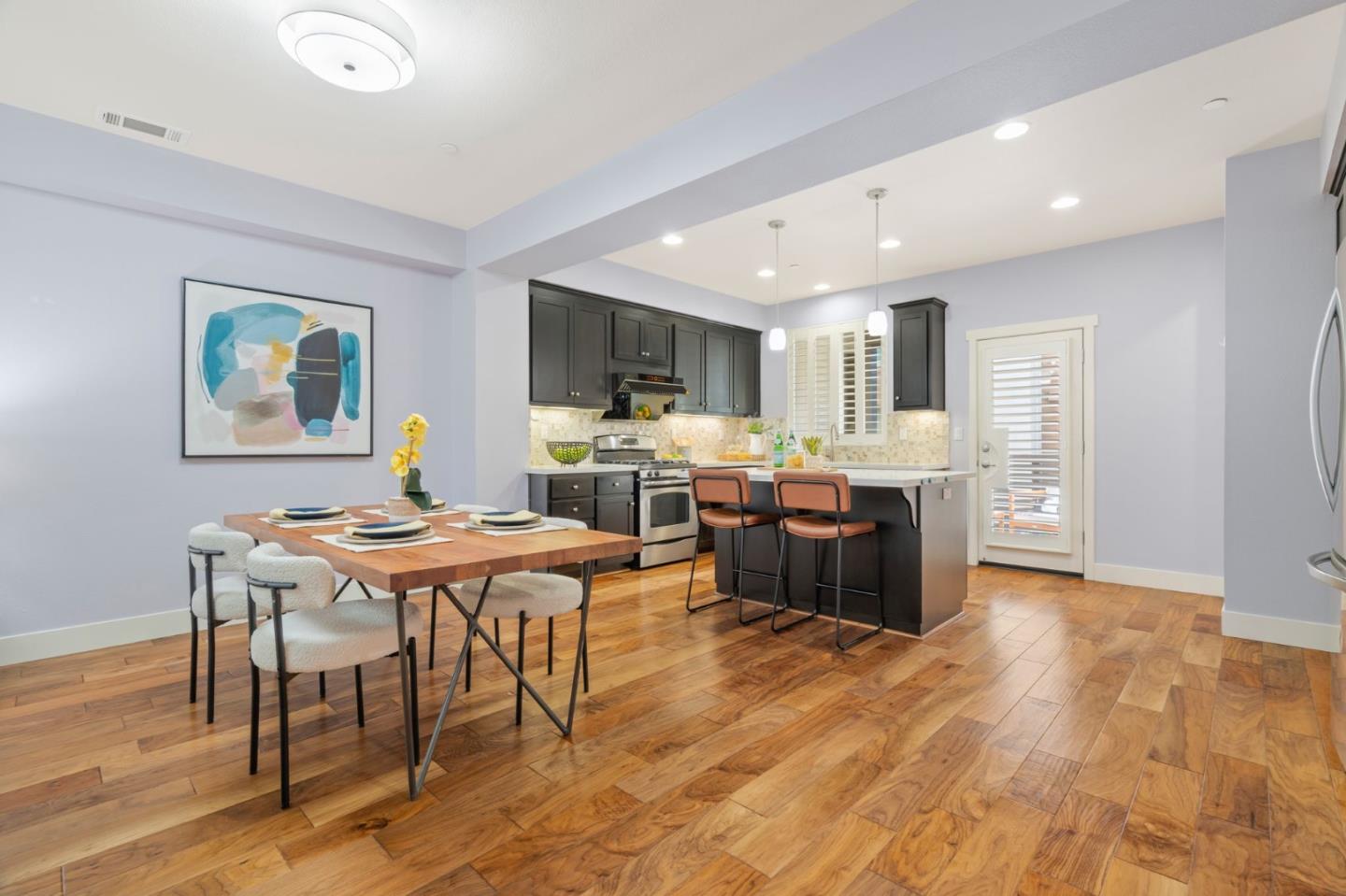 Detail Gallery Image 8 of 36 For 2560 Saffron Way, Mountain View,  CA 94043 - 3 Beds | 3/1 Baths