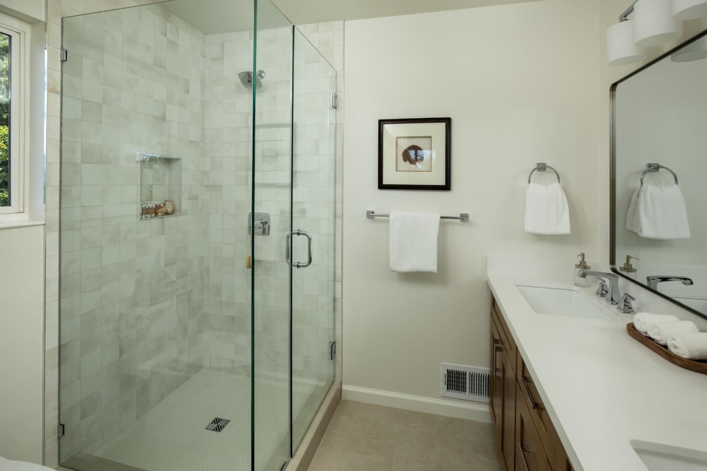 Detail Gallery Image 11 of 22 For 2910 Sherwood Dr, San Carlos,  CA 94070 - 3 Beds | 3 Baths