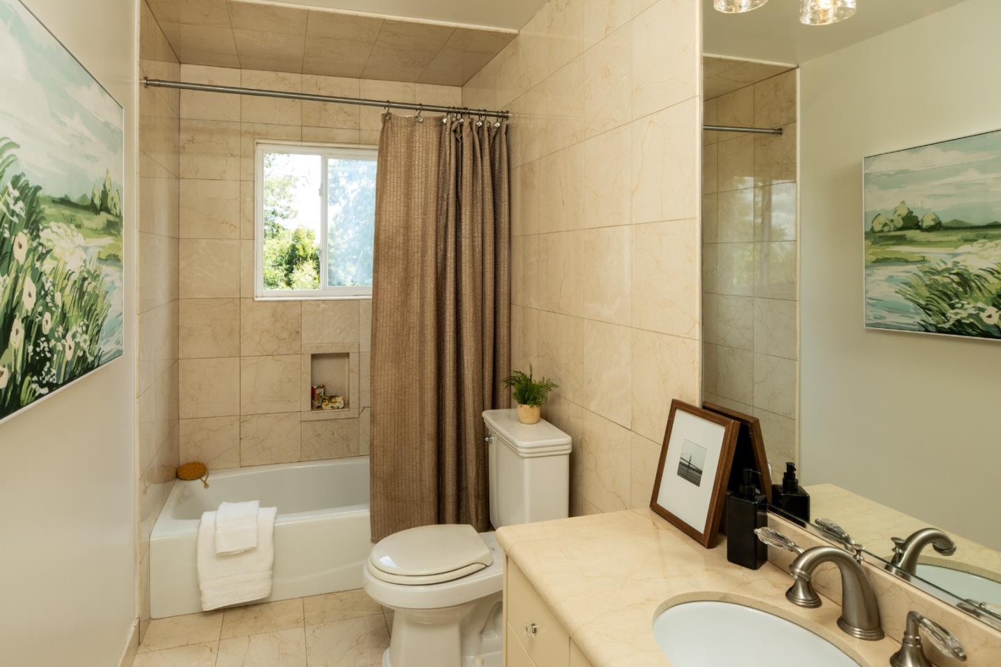 Detail Gallery Image 13 of 22 For 2910 Sherwood Dr, San Carlos,  CA 94070 - 3 Beds | 3 Baths