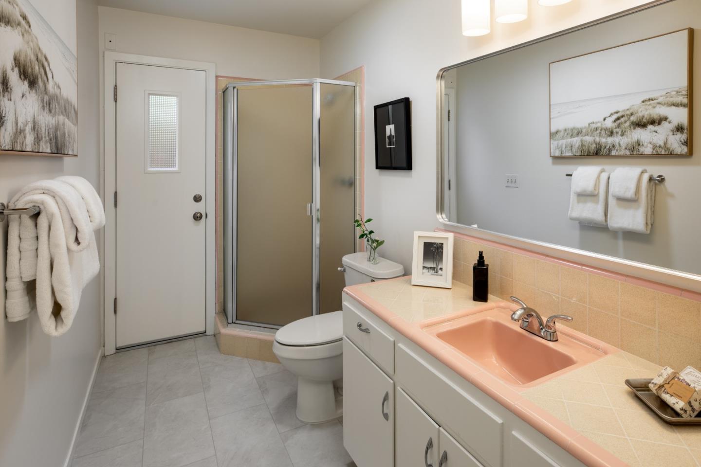 Detail Gallery Image 17 of 22 For 2910 Sherwood Dr, San Carlos,  CA 94070 - 3 Beds | 3 Baths