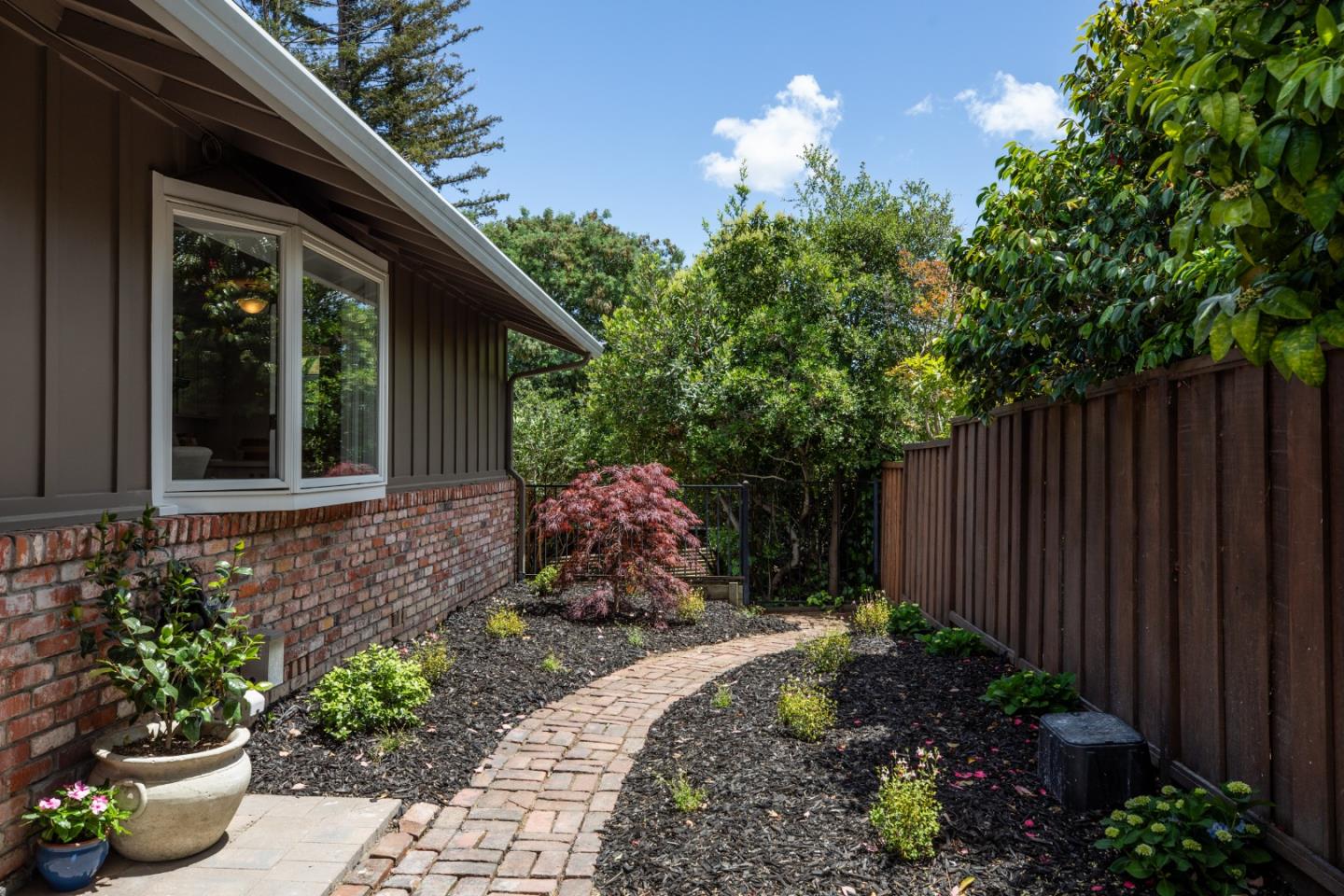 Detail Gallery Image 2 of 22 For 2910 Sherwood Dr, San Carlos,  CA 94070 - 3 Beds | 3 Baths