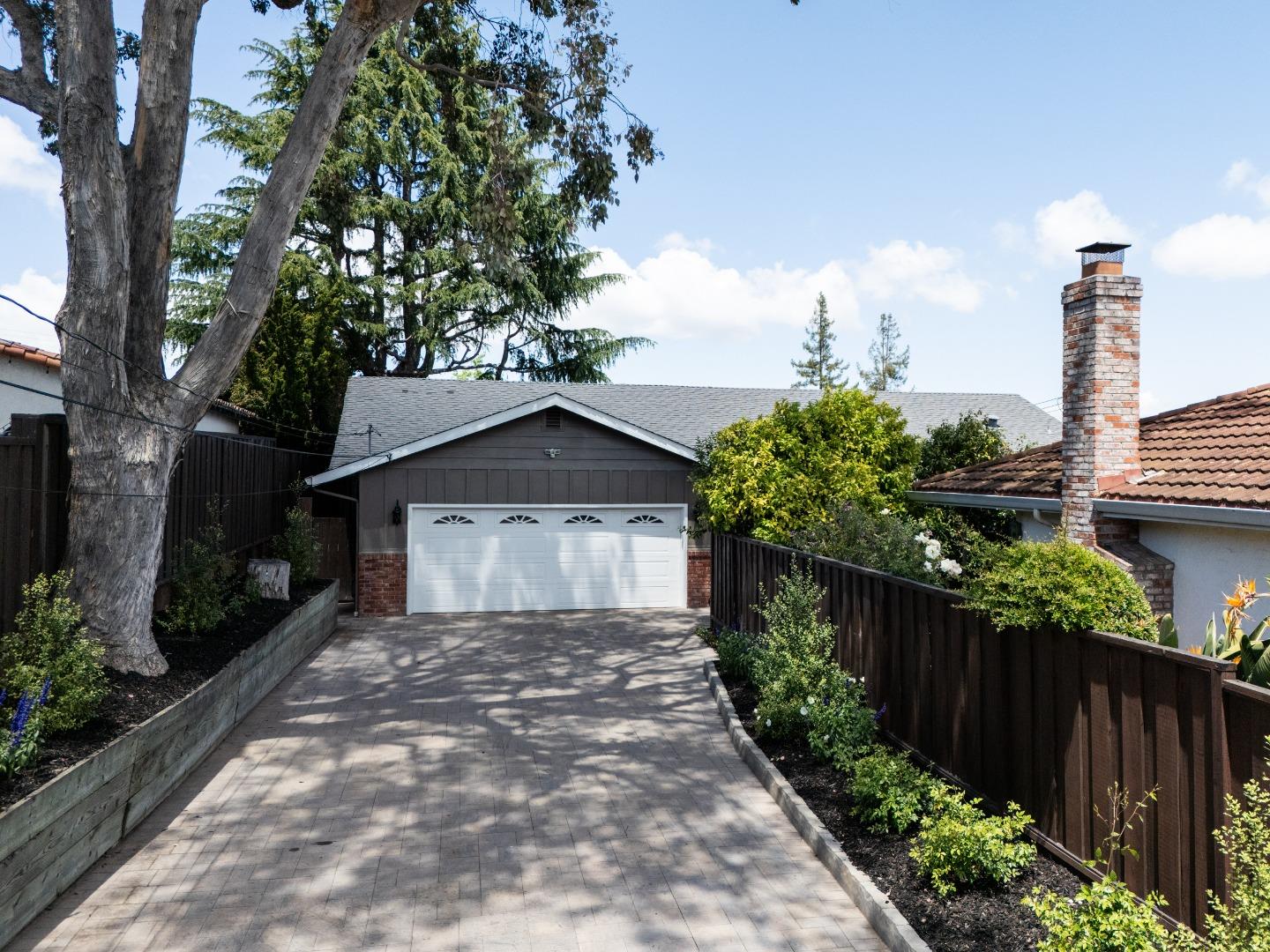 Detail Gallery Image 3 of 22 For 2910 Sherwood Dr, San Carlos,  CA 94070 - 3 Beds | 3 Baths