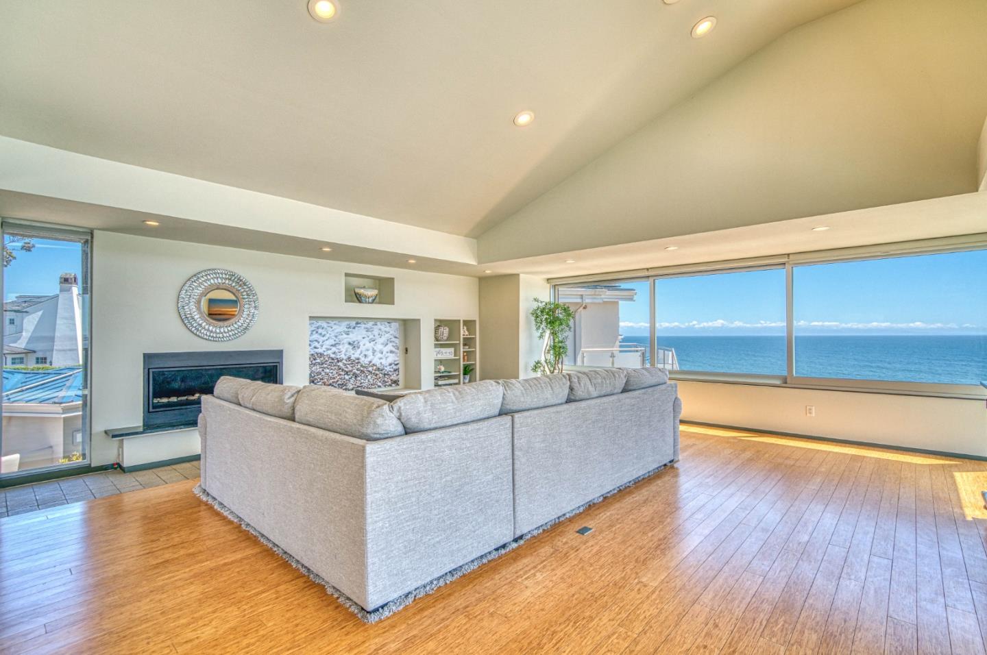 Detail Gallery Image 18 of 69 For 420 Seaview Drive, Aptos,  CA 95003 - 3 Beds | 2/1 Baths