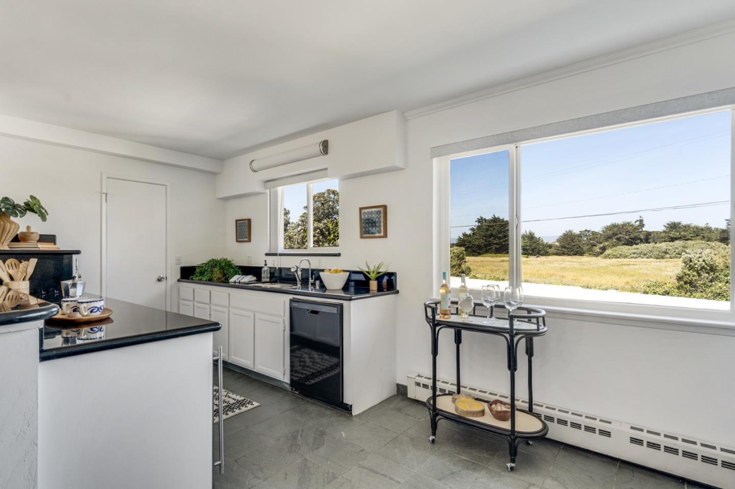 Detail Gallery Image 19 of 38 For 880 West Cliff Dr #9,  Santa Cruz,  CA 95060 - 1 Beds | 1 Baths