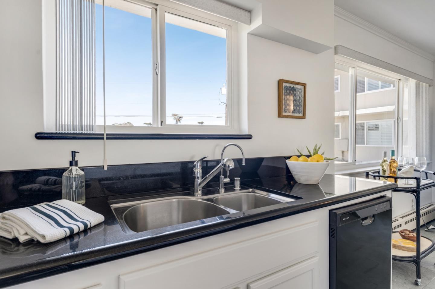 Detail Gallery Image 21 of 38 For 880 West Cliff Dr #9,  Santa Cruz,  CA 95060 - 1 Beds | 1 Baths