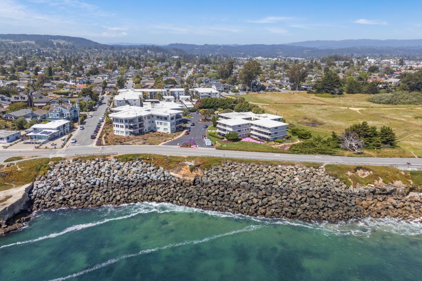 Detail Gallery Image 37 of 38 For 880 West Cliff Dr #9,  Santa Cruz,  CA 95060 - 1 Beds | 1 Baths