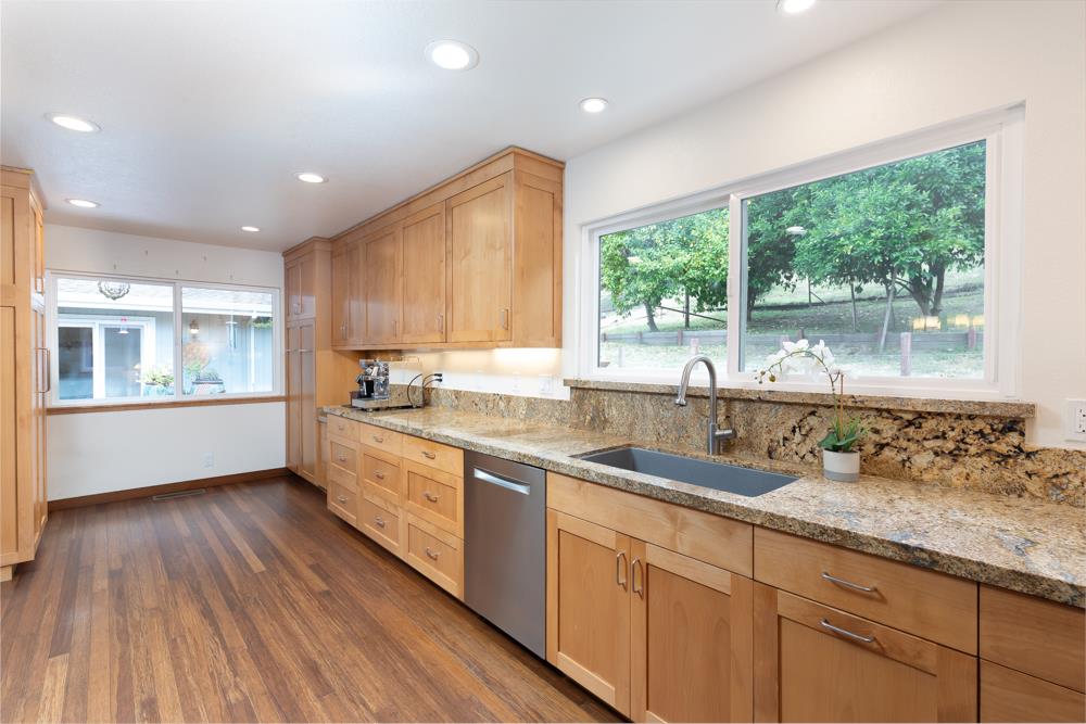 Detail Gallery Image 12 of 42 For 855 E Hilton Dr, Boulder Creek,  CA 95006 - 3 Beds | 2 Baths