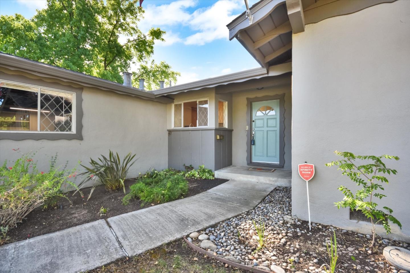 Detail Gallery Image 3 of 22 For 1394 Kimberly Dr, San Jose,  CA 95118 - 3 Beds | 2 Baths