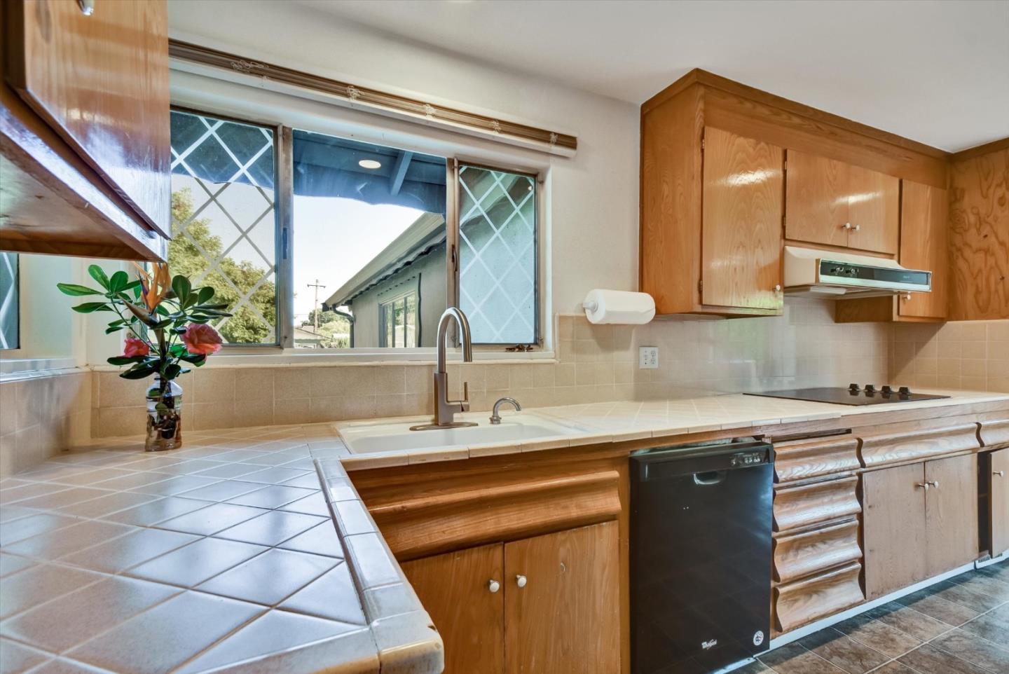 Detail Gallery Image 4 of 22 For 1394 Kimberly Dr, San Jose,  CA 95118 - 3 Beds | 2 Baths