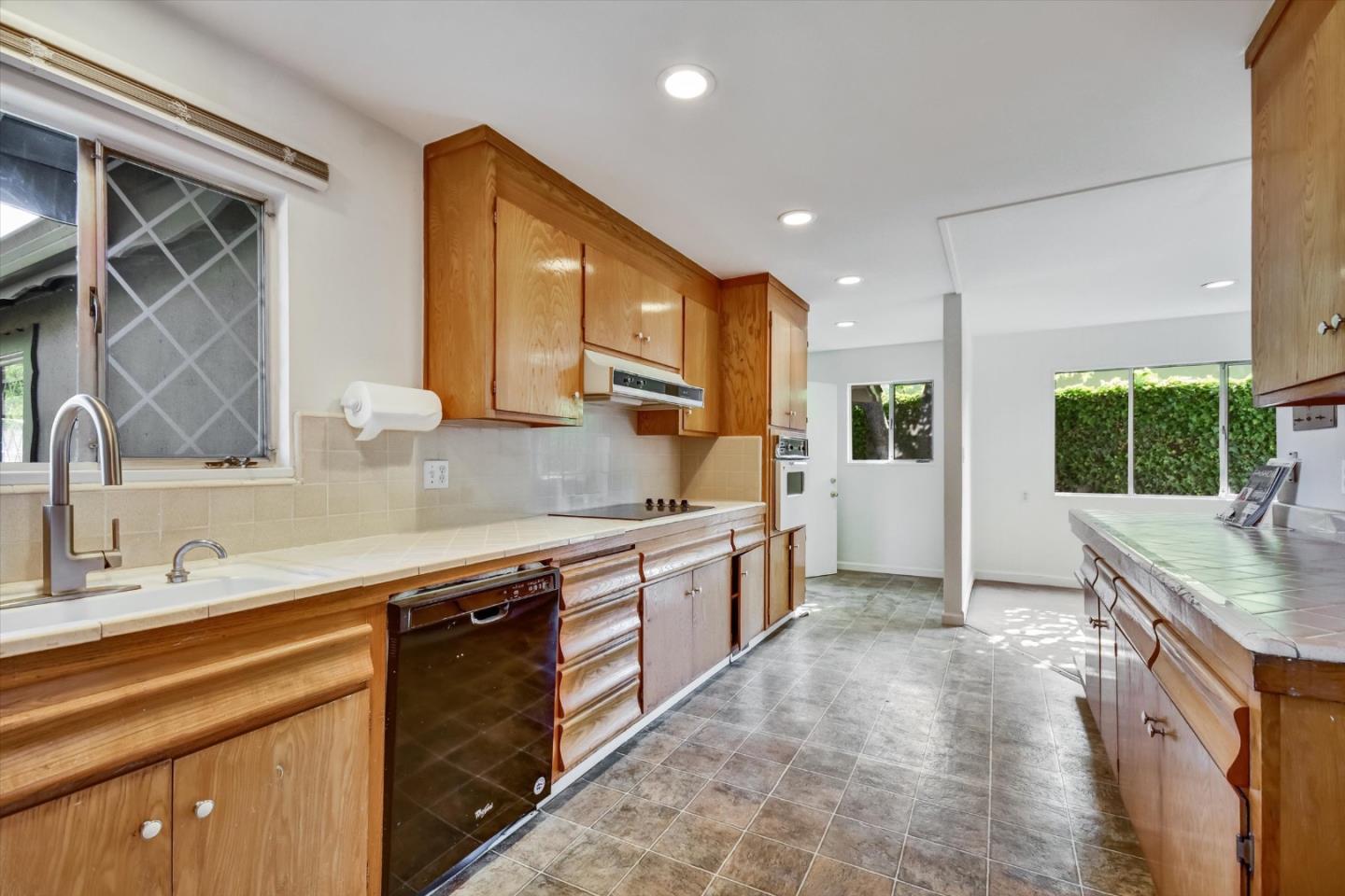 Detail Gallery Image 5 of 22 For 1394 Kimberly Dr, San Jose,  CA 95118 - 3 Beds | 2 Baths