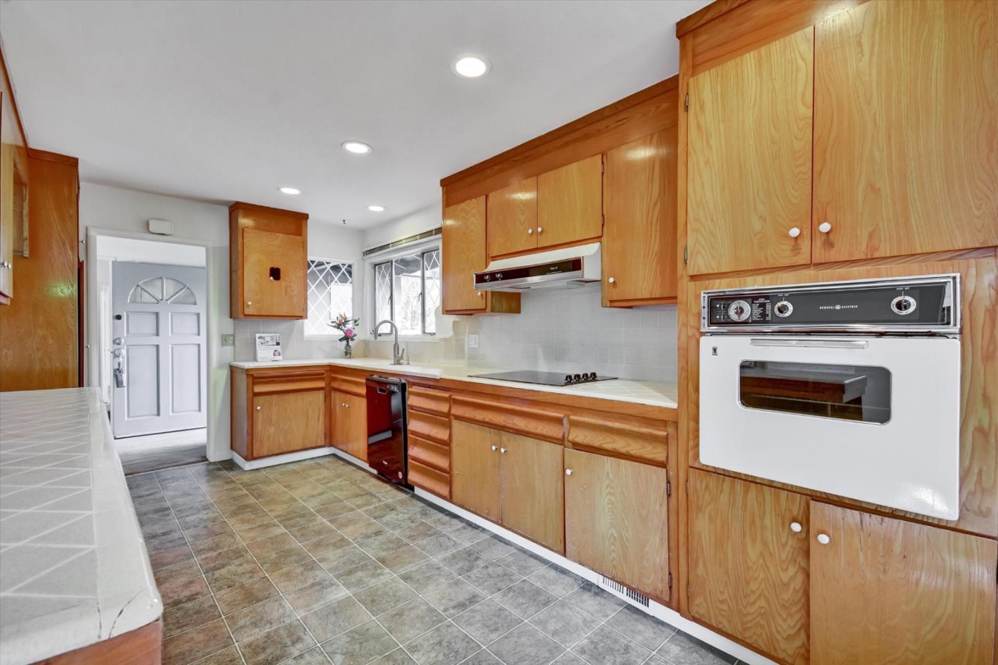 Detail Gallery Image 6 of 22 For 1394 Kimberly Dr, San Jose,  CA 95118 - 3 Beds | 2 Baths