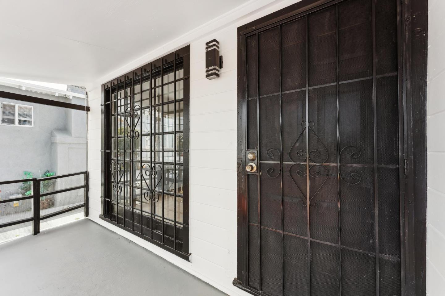 Detail Gallery Image 6 of 45 For 1860 64th, Oakland,  CA 94621 - 2 Beds | 1 Baths