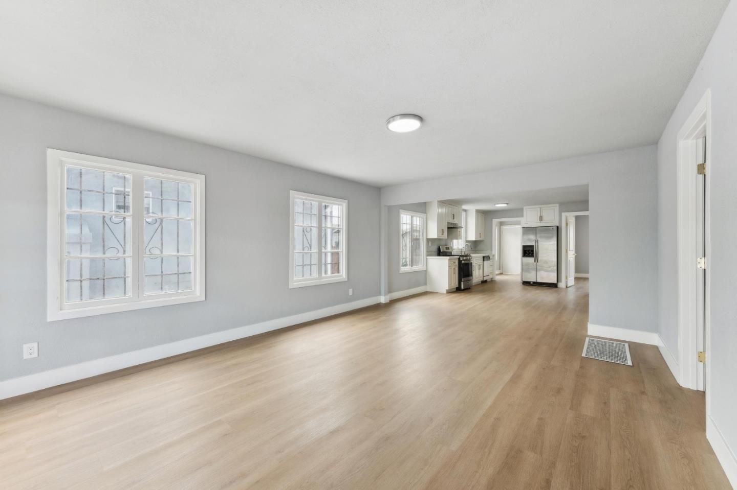 Detail Gallery Image 7 of 45 For 1860 64th, Oakland,  CA 94621 - 2 Beds | 1 Baths