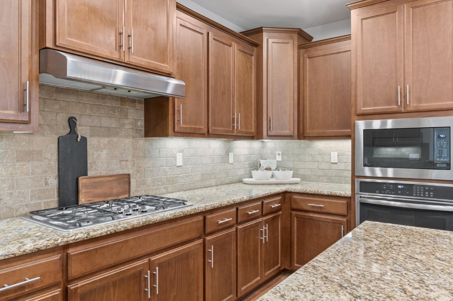 Detail Gallery Image 11 of 31 For 832 Skycrest Dr, San Bruno,  CA 94066 - 4 Beds | 3 Baths