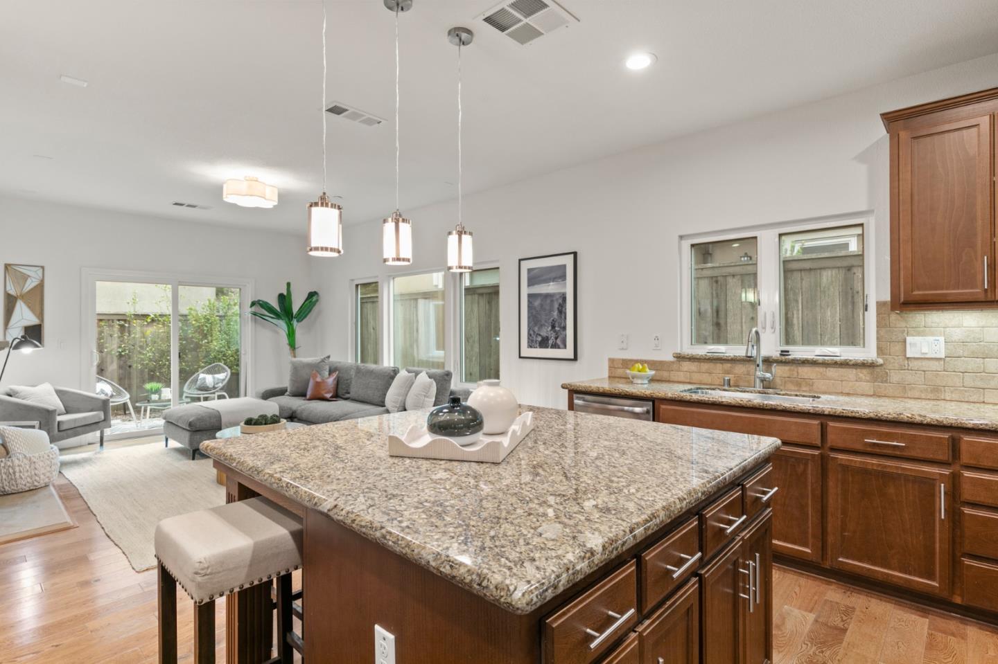Detail Gallery Image 12 of 31 For 832 Skycrest Dr, San Bruno,  CA 94066 - 4 Beds | 3 Baths
