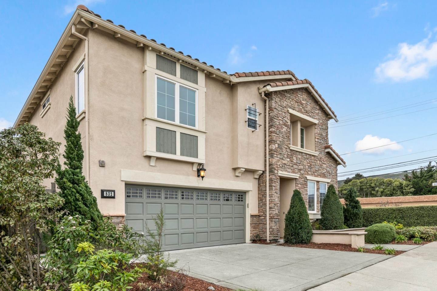 Detail Gallery Image 2 of 31 For 832 Skycrest Dr, San Bruno,  CA 94066 - 4 Beds | 3 Baths