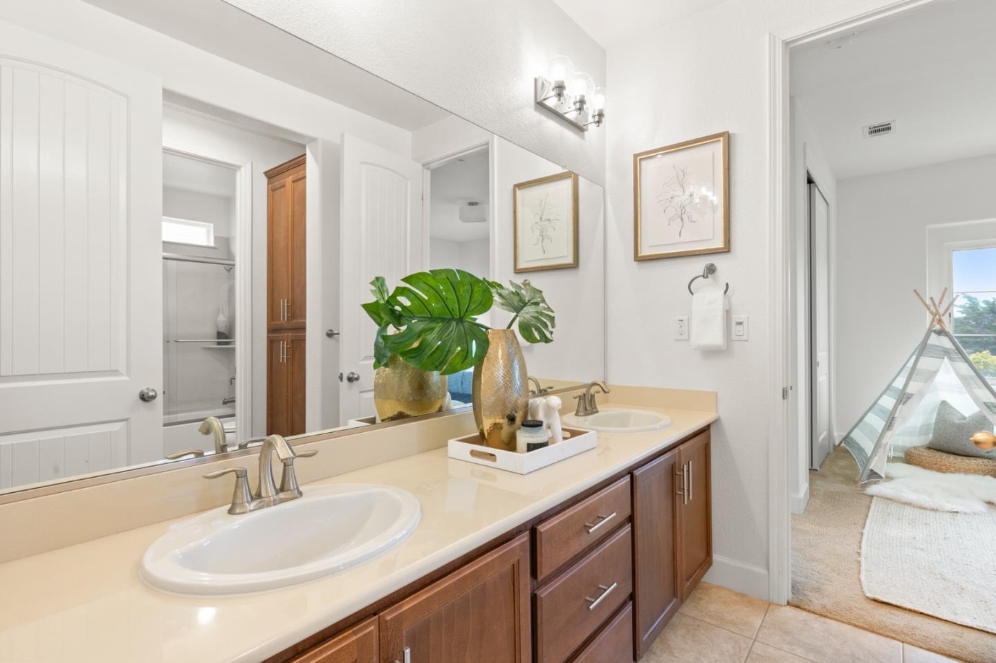 Detail Gallery Image 23 of 31 For 832 Skycrest Dr, San Bruno,  CA 94066 - 4 Beds | 3 Baths