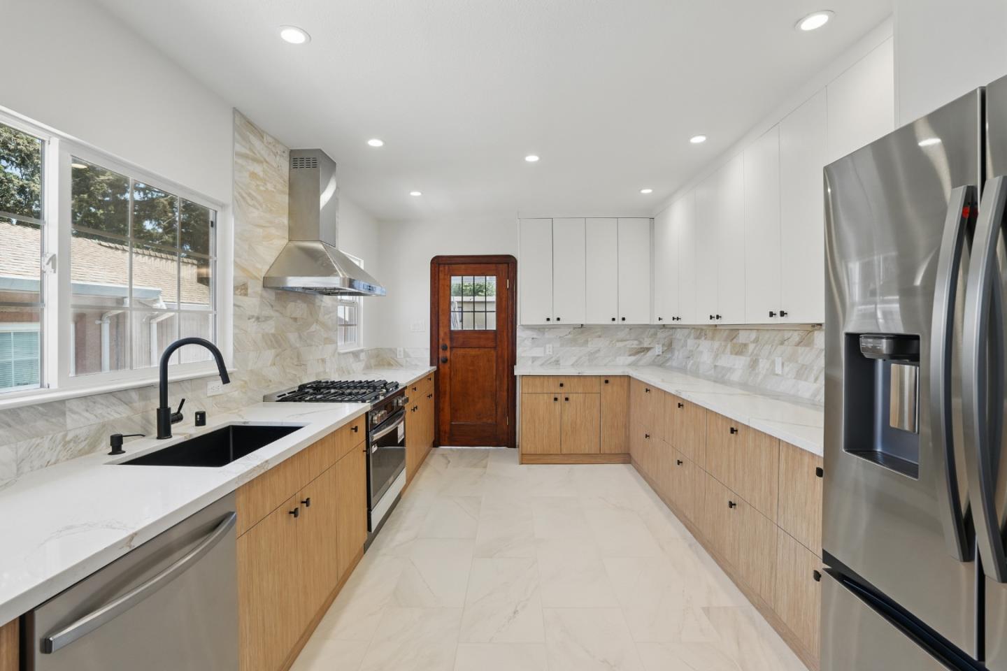 Detail Gallery Image 11 of 46 For 2408 Bartlett St, Oakland,  CA 94601 - – Beds | – Baths