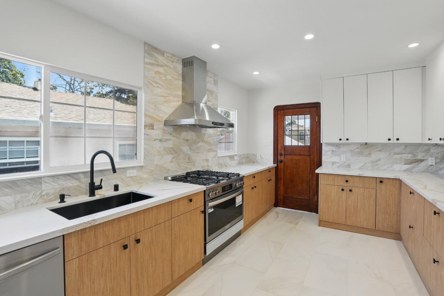 Detail Gallery Image 12 of 46 For 2408 Bartlett St, Oakland,  CA 94601 - – Beds | – Baths