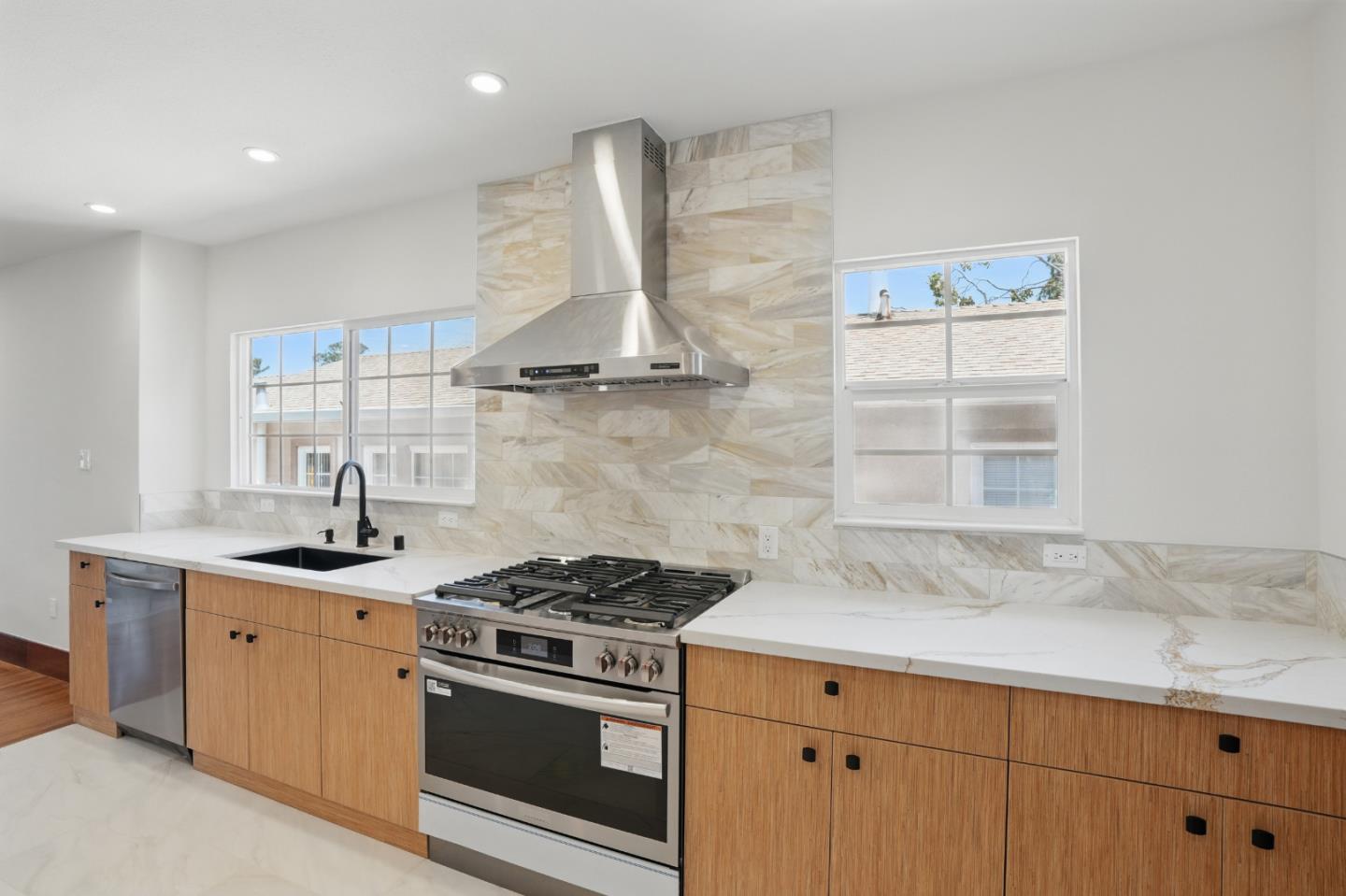 Detail Gallery Image 13 of 46 For 2408 Bartlett St, Oakland,  CA 94601 - – Beds | – Baths