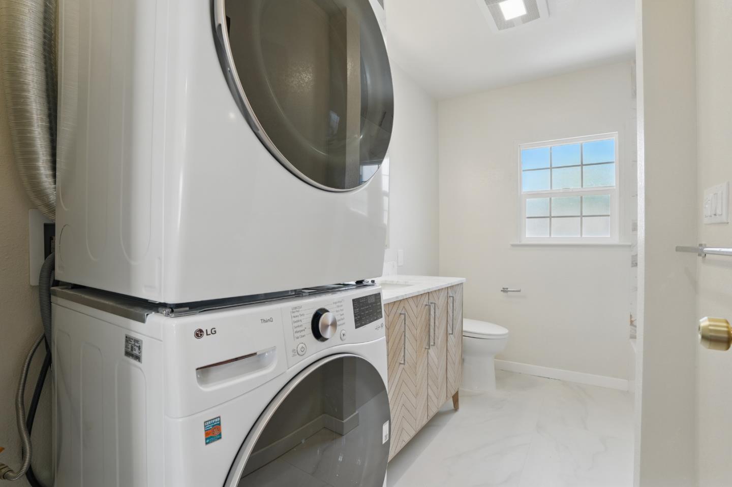 Detail Gallery Image 14 of 46 For 2408 Bartlett St, Oakland,  CA 94601 - – Beds | – Baths