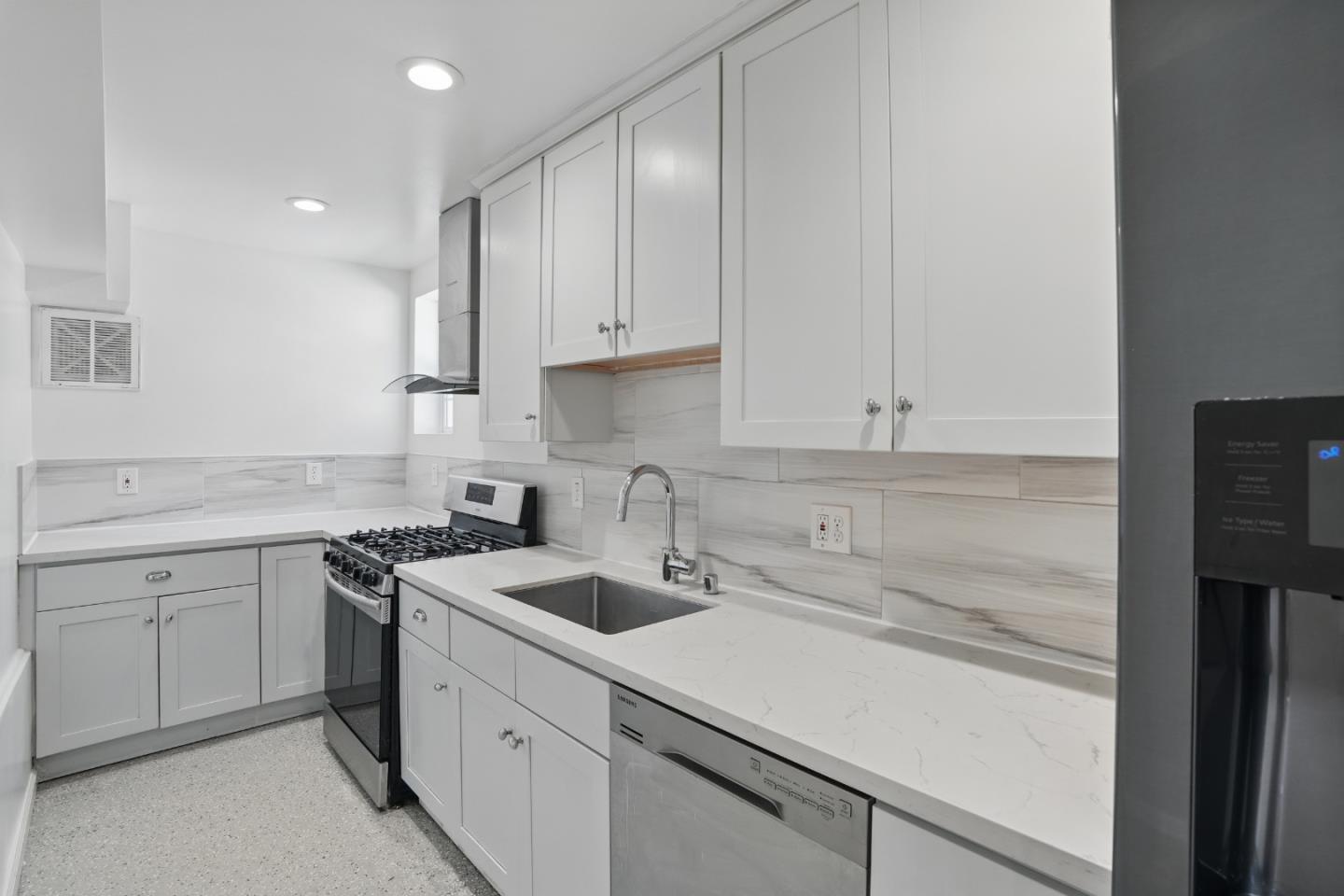 Detail Gallery Image 27 of 46 For 2408 Bartlett St, Oakland,  CA 94601 - – Beds | – Baths