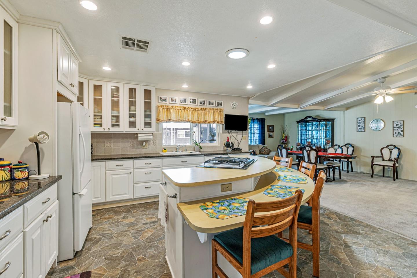 Detail Gallery Image 11 of 43 For 275 Burnett Ave #171,  Morgan Hill,  CA 95037 - 2 Beds | 2 Baths