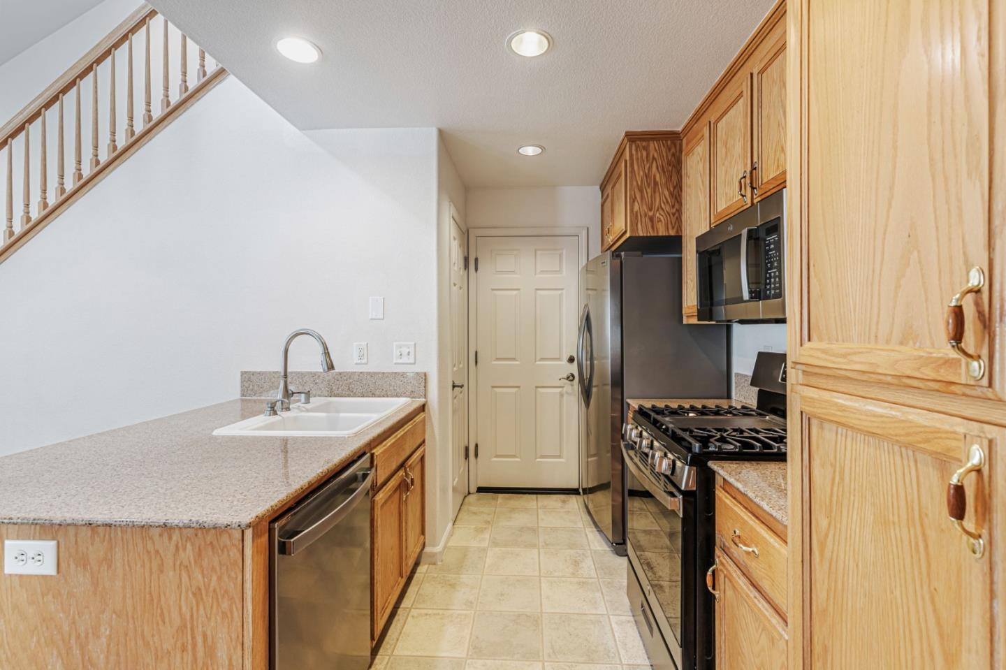 Detail Gallery Image 11 of 67 For 1554 Rosette Way, Gilroy,  CA 95020 - 3 Beds | 2 Baths