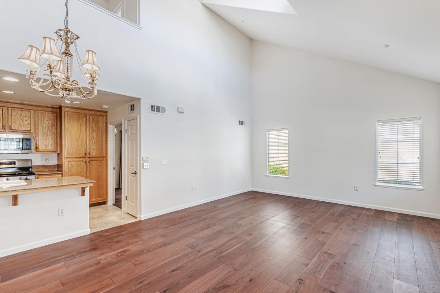 Detail Gallery Image 8 of 67 For 1554 Rosette Way, Gilroy,  CA 95020 - 3 Beds | 2 Baths