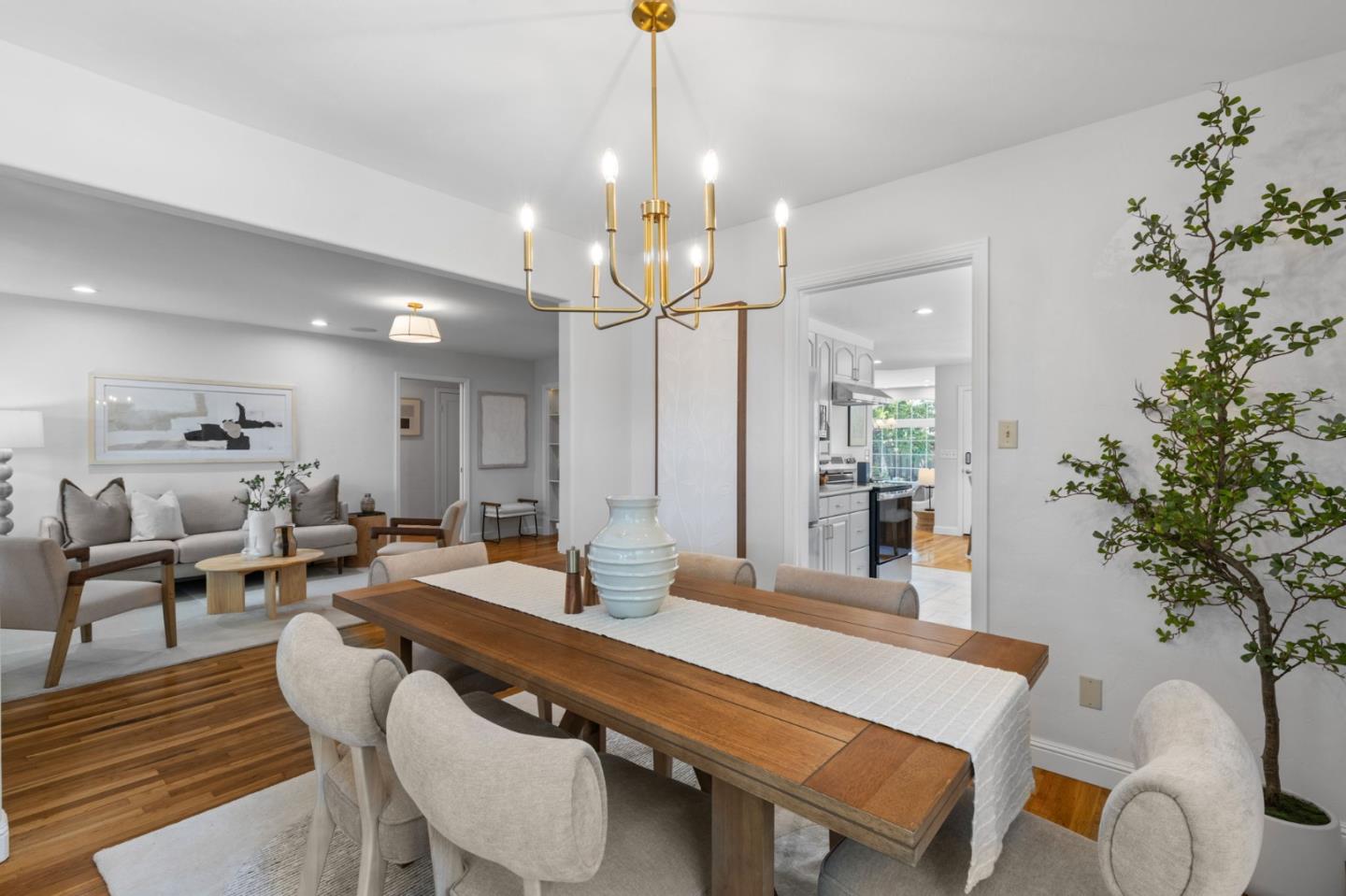 Detail Gallery Image 11 of 84 For 581 Pamlar Ave, San Jose,  CA 95128 - 5 Beds | 3/1 Baths