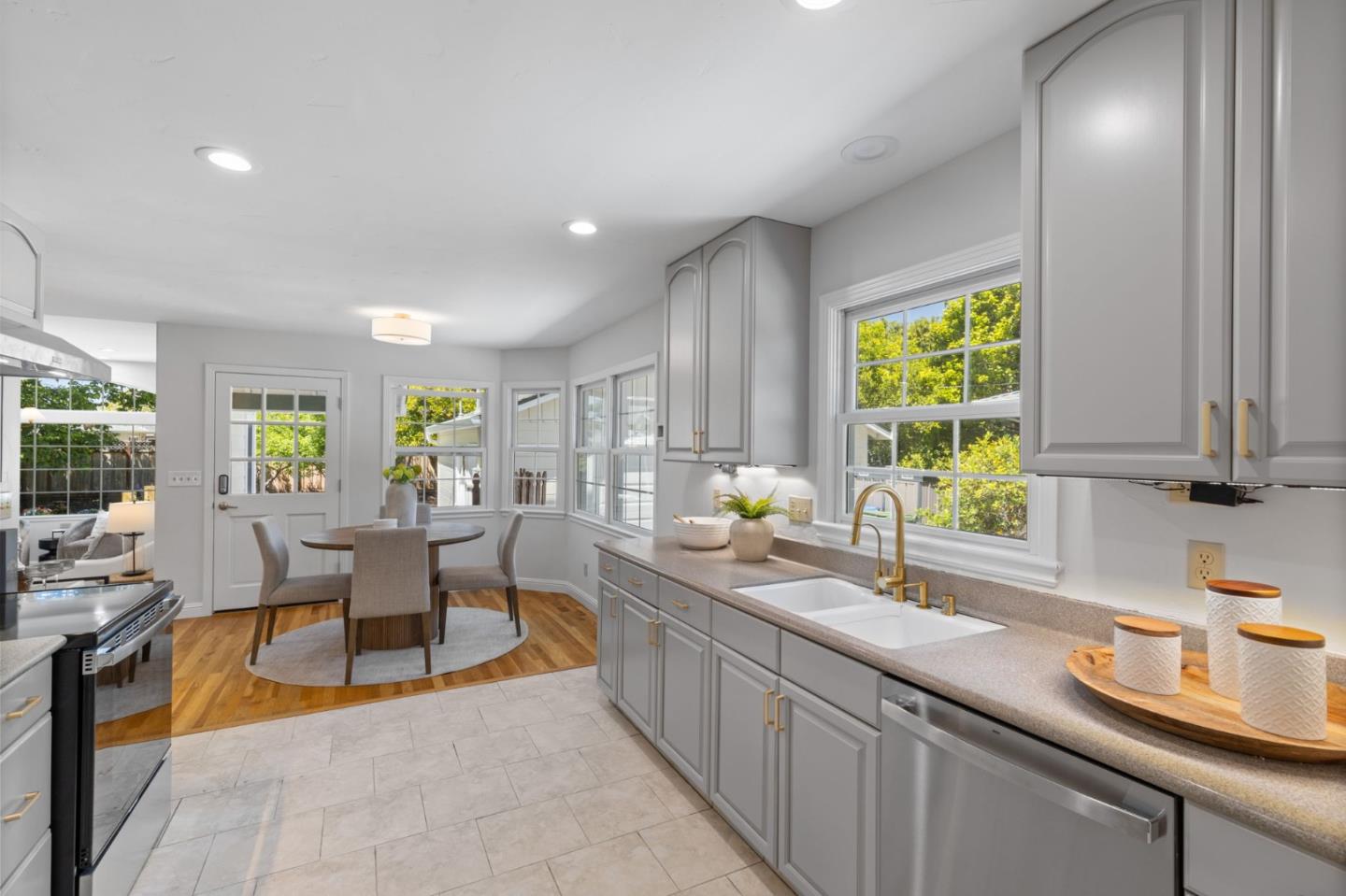 Detail Gallery Image 16 of 84 For 581 Pamlar Ave, San Jose,  CA 95128 - 5 Beds | 3/1 Baths