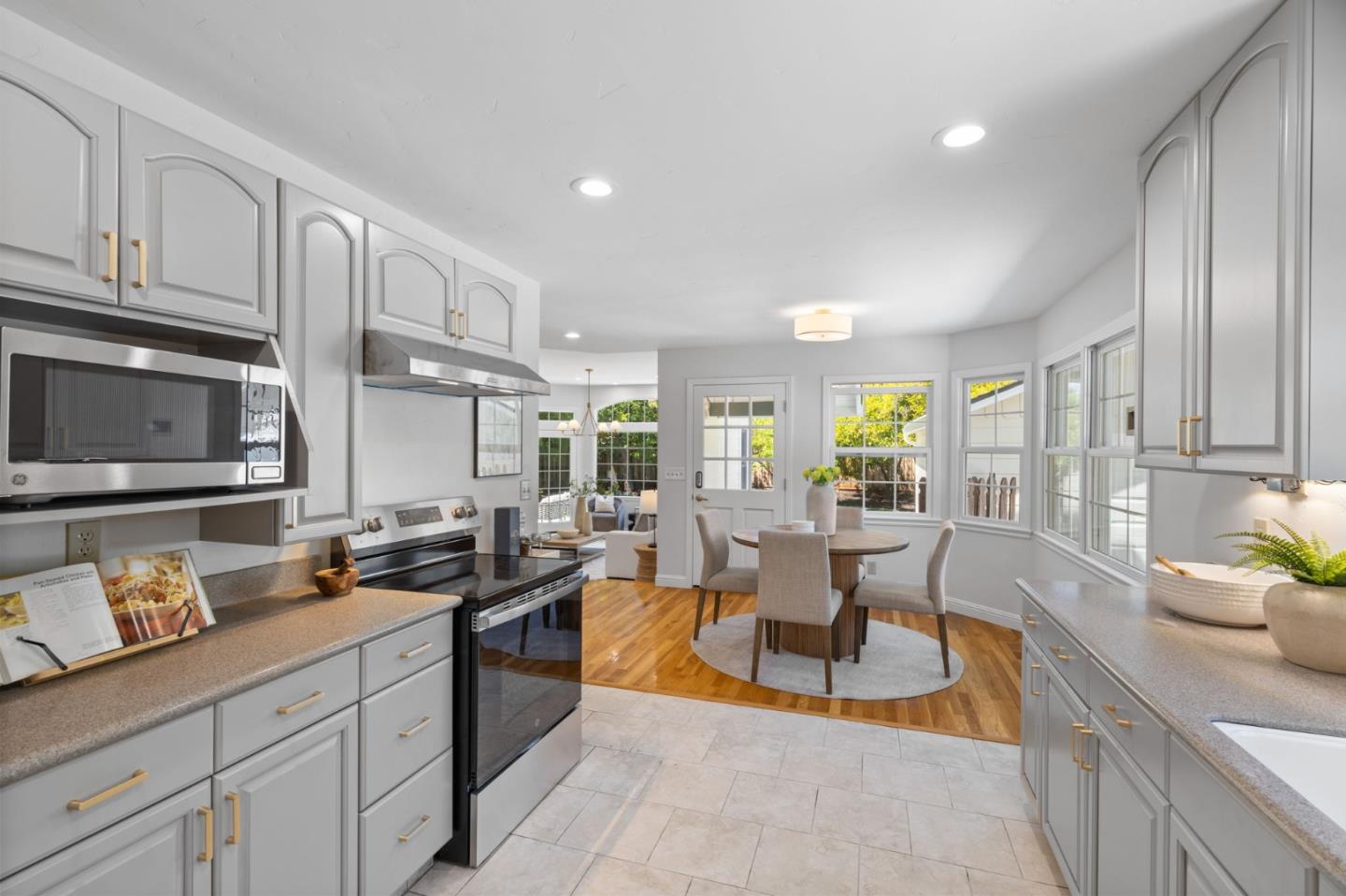 Detail Gallery Image 17 of 84 For 581 Pamlar Ave, San Jose,  CA 95128 - 5 Beds | 3/1 Baths