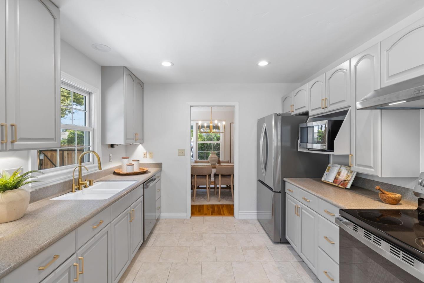 Detail Gallery Image 18 of 84 For 581 Pamlar Ave, San Jose,  CA 95128 - 5 Beds | 3/1 Baths