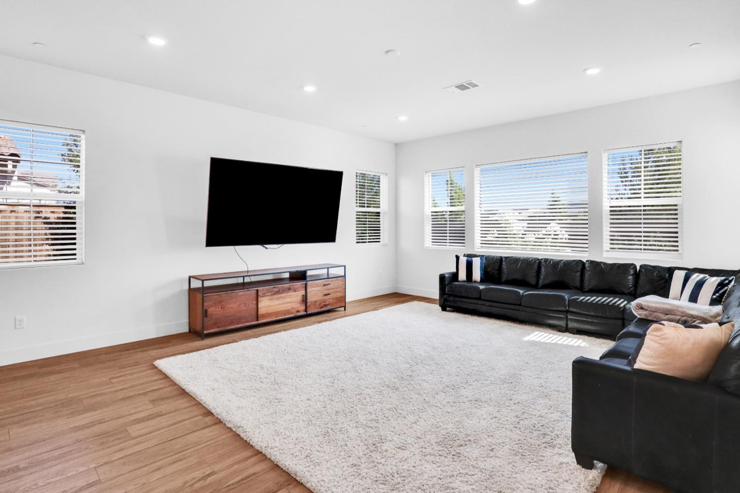 Detail Gallery Image 13 of 45 For 6326 Moser Way, Tracy,  CA 95377 - 4 Beds | 3/1 Baths