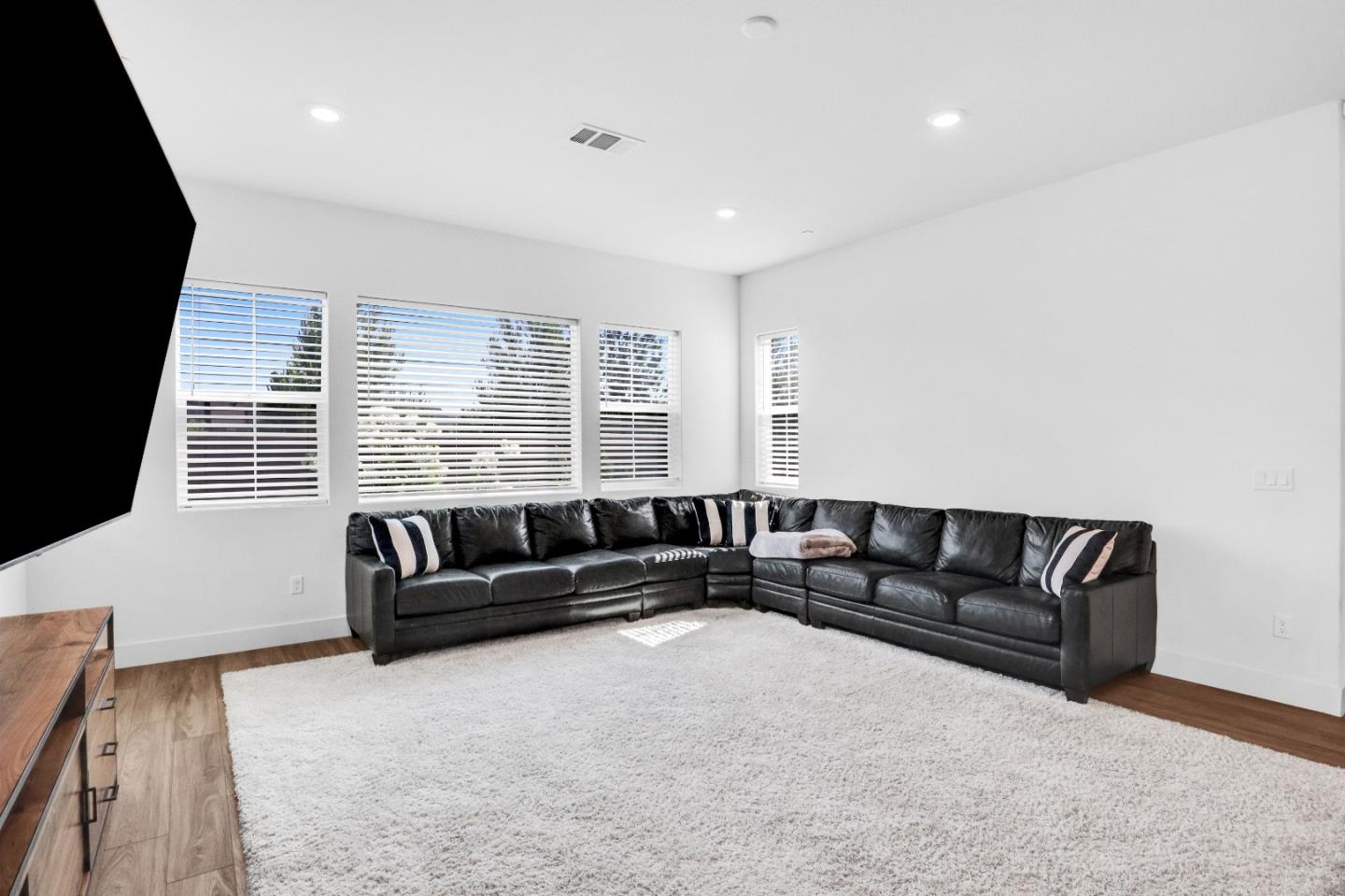 Detail Gallery Image 14 of 45 For 6326 Moser Way, Tracy,  CA 95377 - 4 Beds | 3/1 Baths