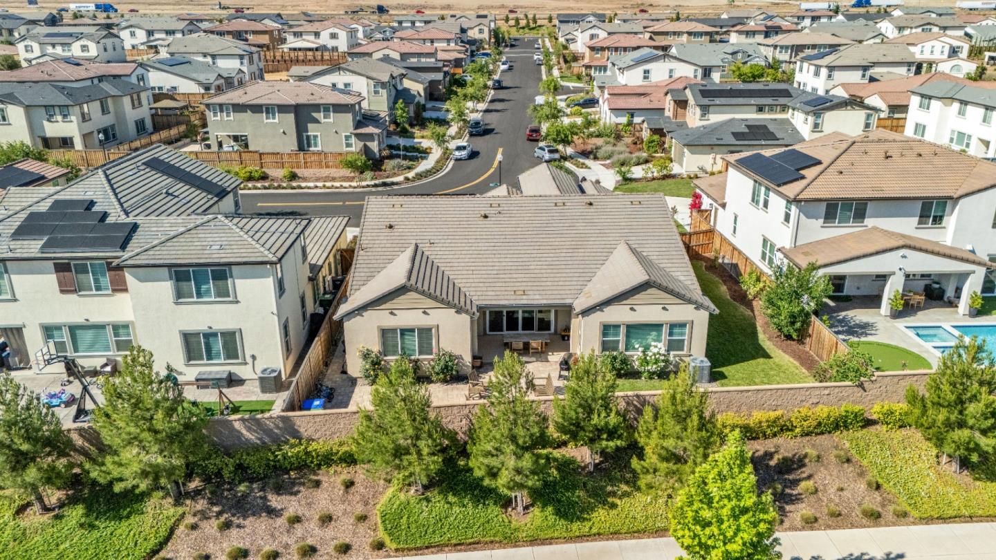 Detail Gallery Image 4 of 45 For 6326 Moser Way, Tracy,  CA 95377 - 4 Beds | 3/1 Baths