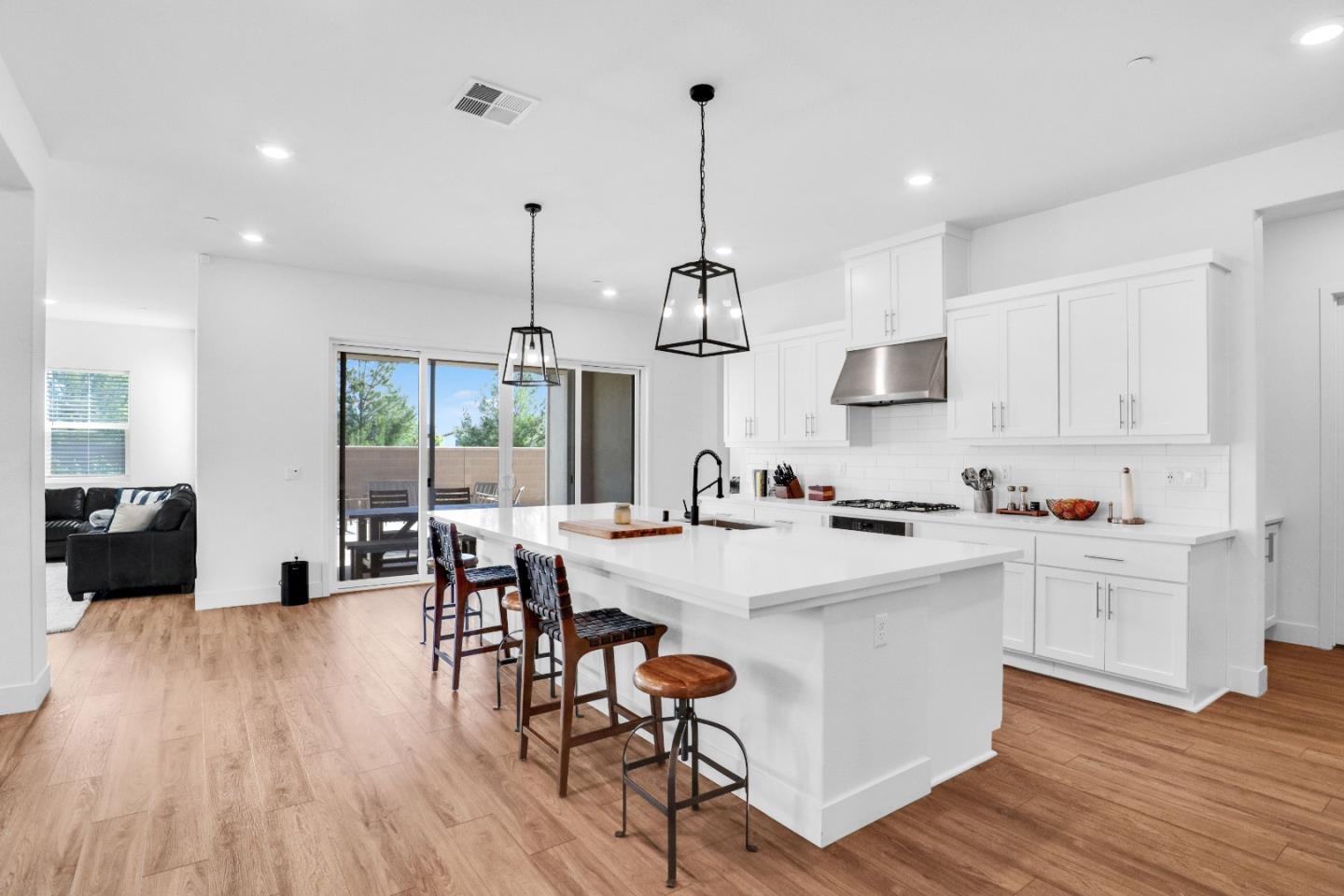 Detail Gallery Image 8 of 45 For 6326 Moser Way, Tracy,  CA 95377 - 4 Beds | 3/1 Baths