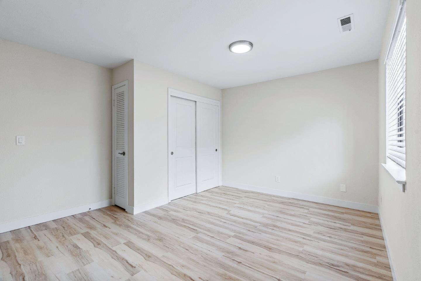Detail Gallery Image 15 of 37 For 1105 Valota Rd, Redwood City,  CA 94061 - 5 Beds | 3 Baths