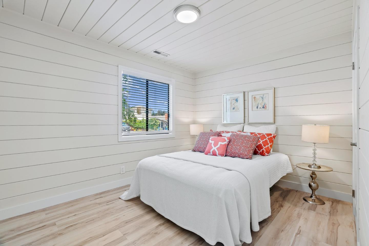 Detail Gallery Image 16 of 37 For 1105 Valota Rd, Redwood City,  CA 94061 - 5 Beds | 3 Baths