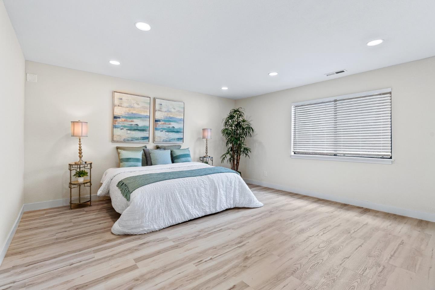 Detail Gallery Image 19 of 37 For 1105 Valota Rd, Redwood City,  CA 94061 - 5 Beds | 3 Baths