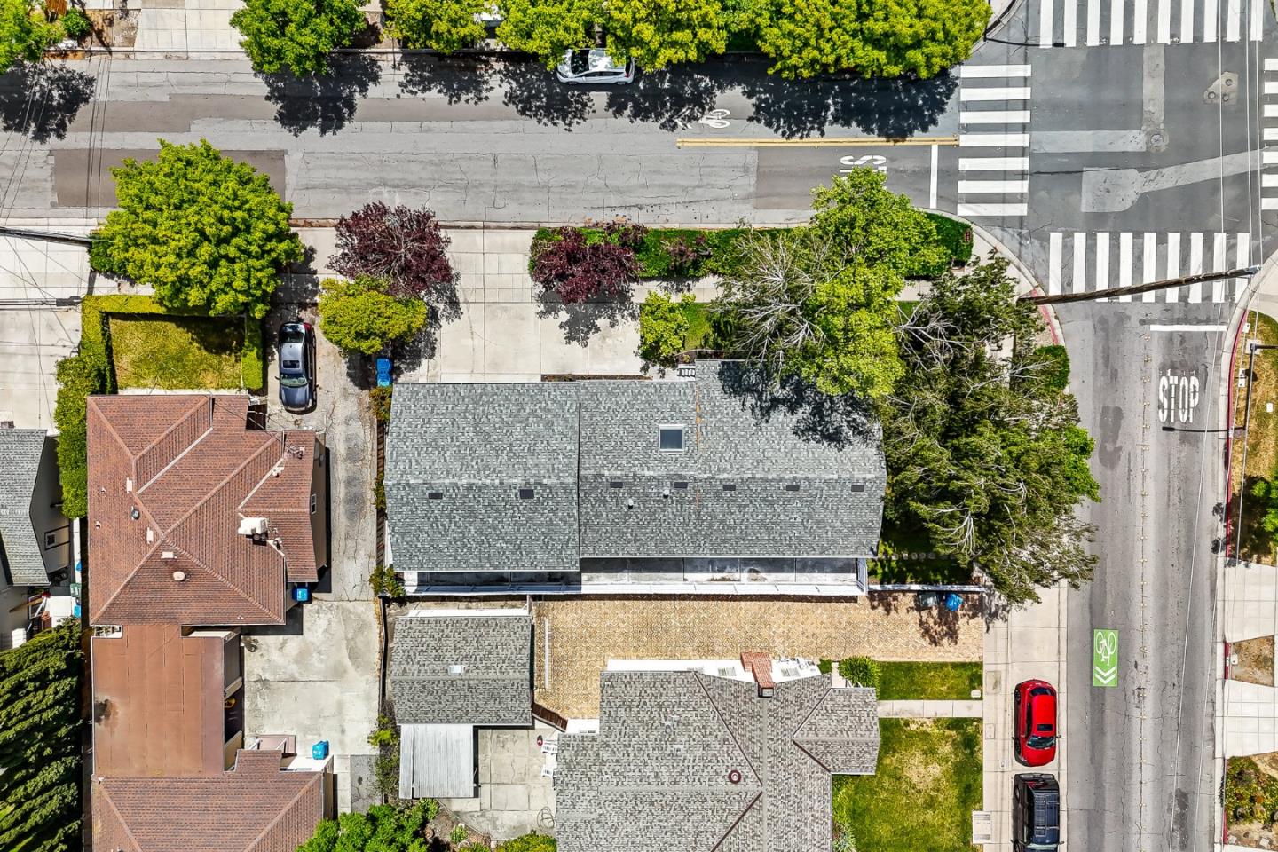 Detail Gallery Image 28 of 37 For 1105 Valota Rd, Redwood City,  CA 94061 - 5 Beds | 3 Baths