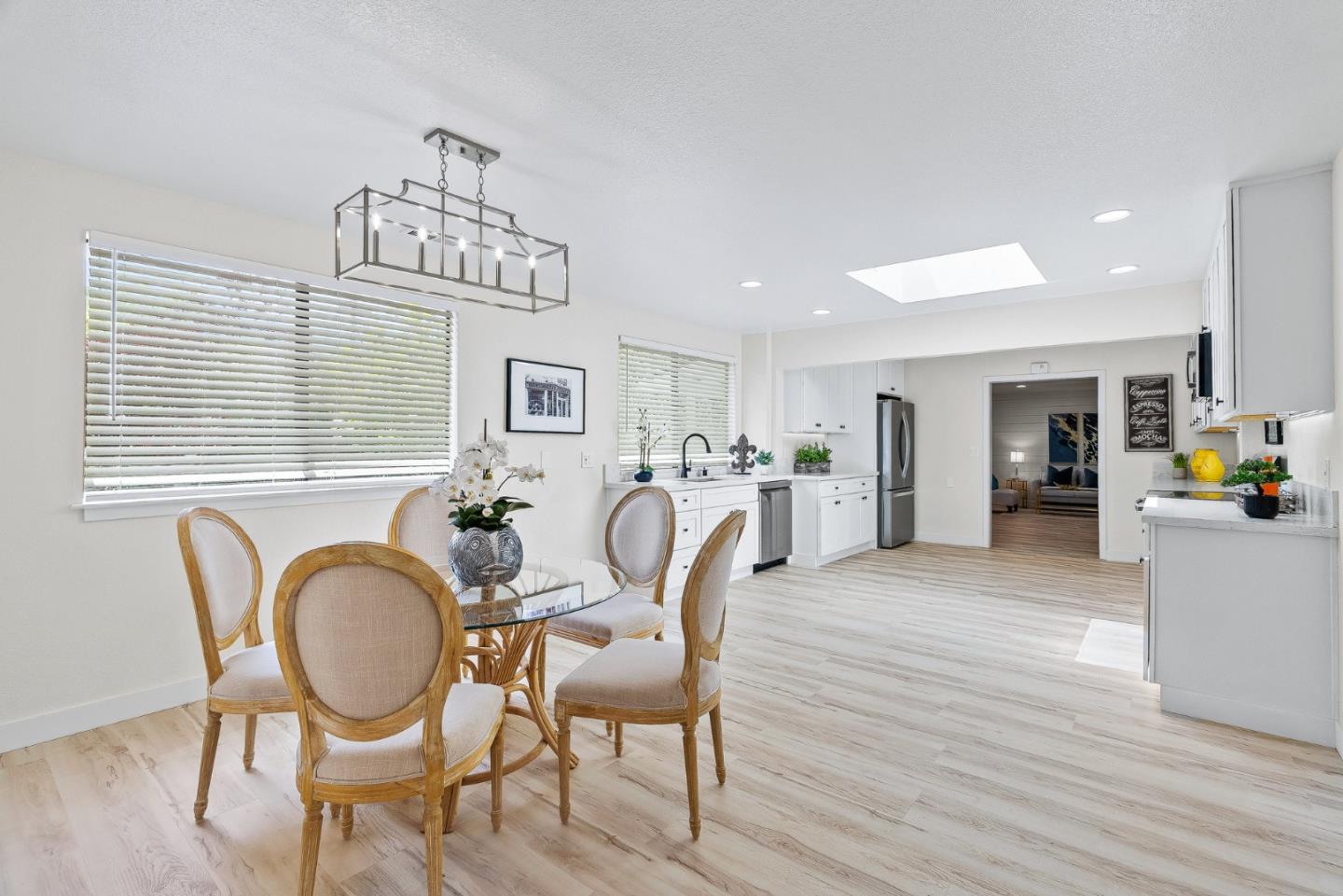 Detail Gallery Image 9 of 37 For 1105 Valota Rd, Redwood City,  CA 94061 - 5 Beds | 3 Baths