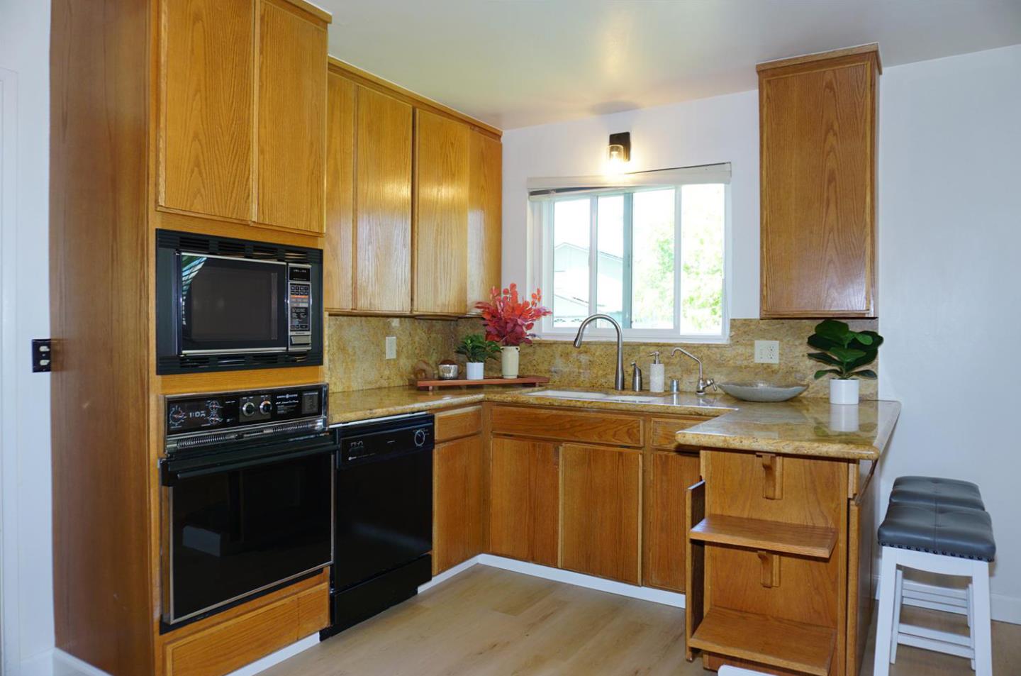 Detail Gallery Image 10 of 38 For 3118 Jenkins Ave, San Jose,  CA 95118 - 3 Beds | 2 Baths