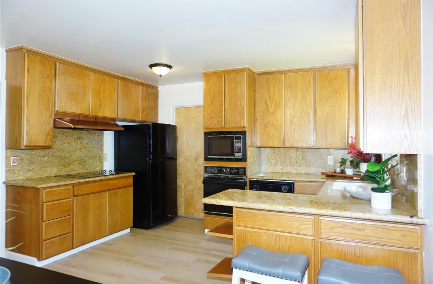 Detail Gallery Image 6 of 38 For 3118 Jenkins Ave, San Jose,  CA 95118 - 3 Beds | 2 Baths
