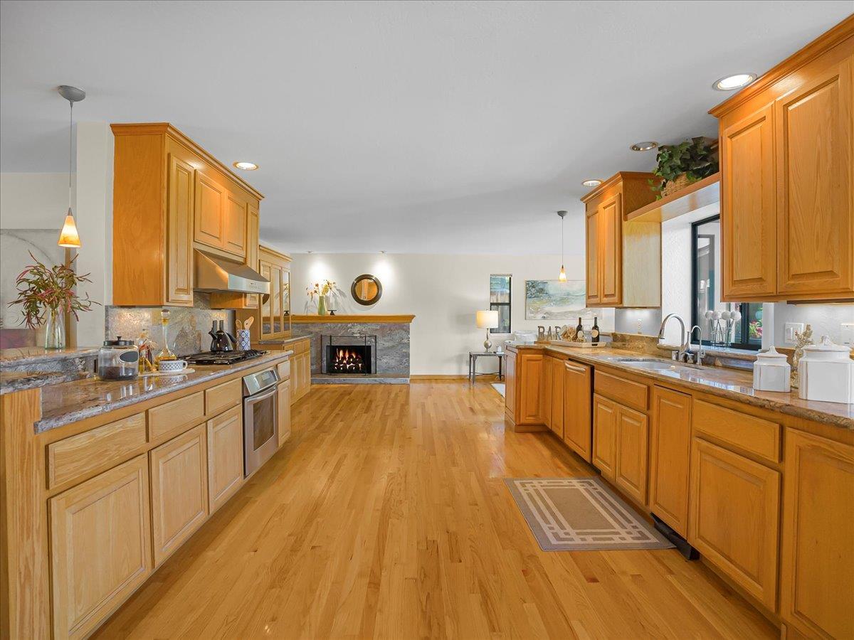 Detail Gallery Image 10 of 62 For 10623 Glenview Ave, Cupertino,  CA 95014 - 3 Beds | 3 Baths