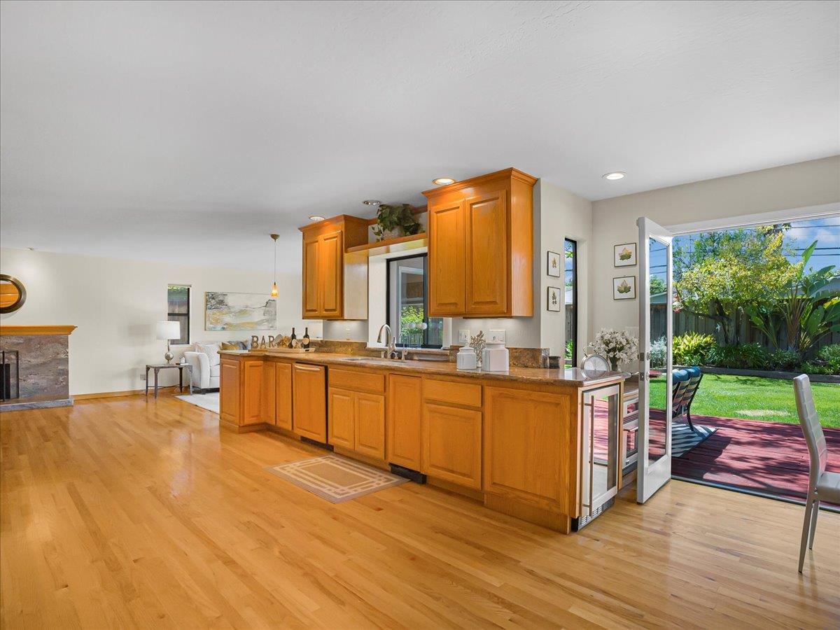 Detail Gallery Image 13 of 62 For 10623 Glenview Ave, Cupertino,  CA 95014 - 3 Beds | 3 Baths