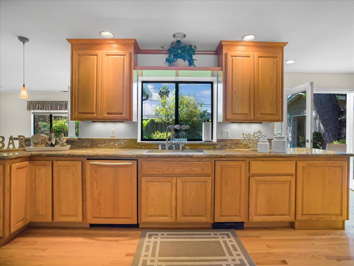 Detail Gallery Image 16 of 62 For 10623 Glenview Ave, Cupertino,  CA 95014 - 3 Beds | 3 Baths