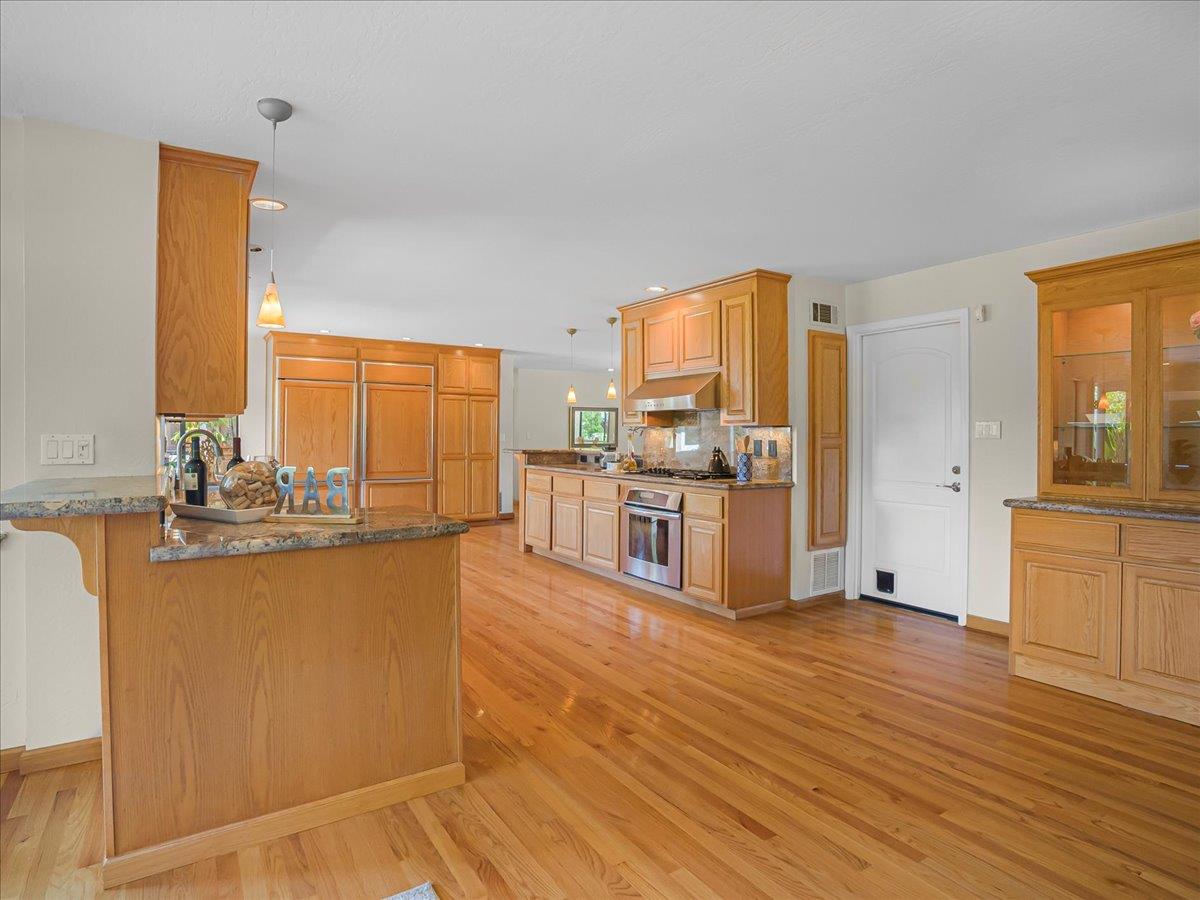 Detail Gallery Image 21 of 62 For 10623 Glenview Ave, Cupertino,  CA 95014 - 3 Beds | 3 Baths