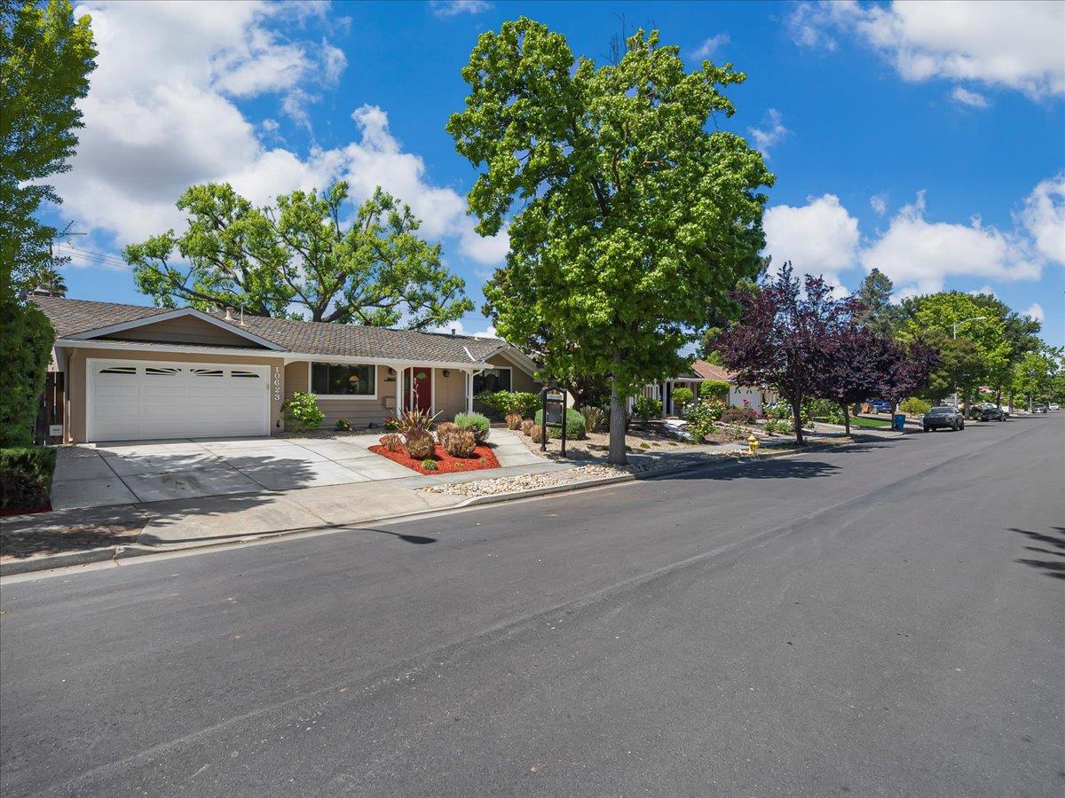 Detail Gallery Image 3 of 62 For 10623 Glenview Ave, Cupertino,  CA 95014 - 3 Beds | 3 Baths