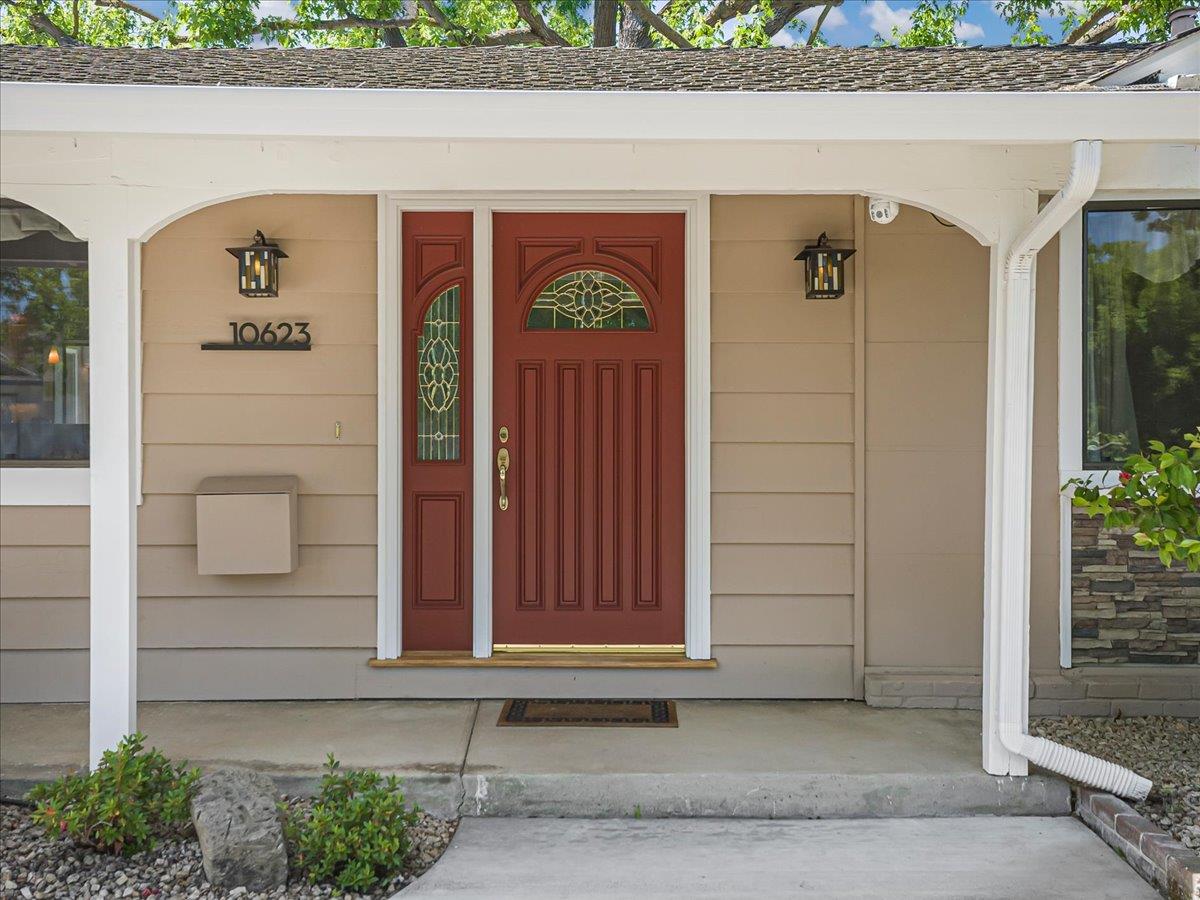 Detail Gallery Image 4 of 62 For 10623 Glenview Ave, Cupertino,  CA 95014 - 3 Beds | 3 Baths